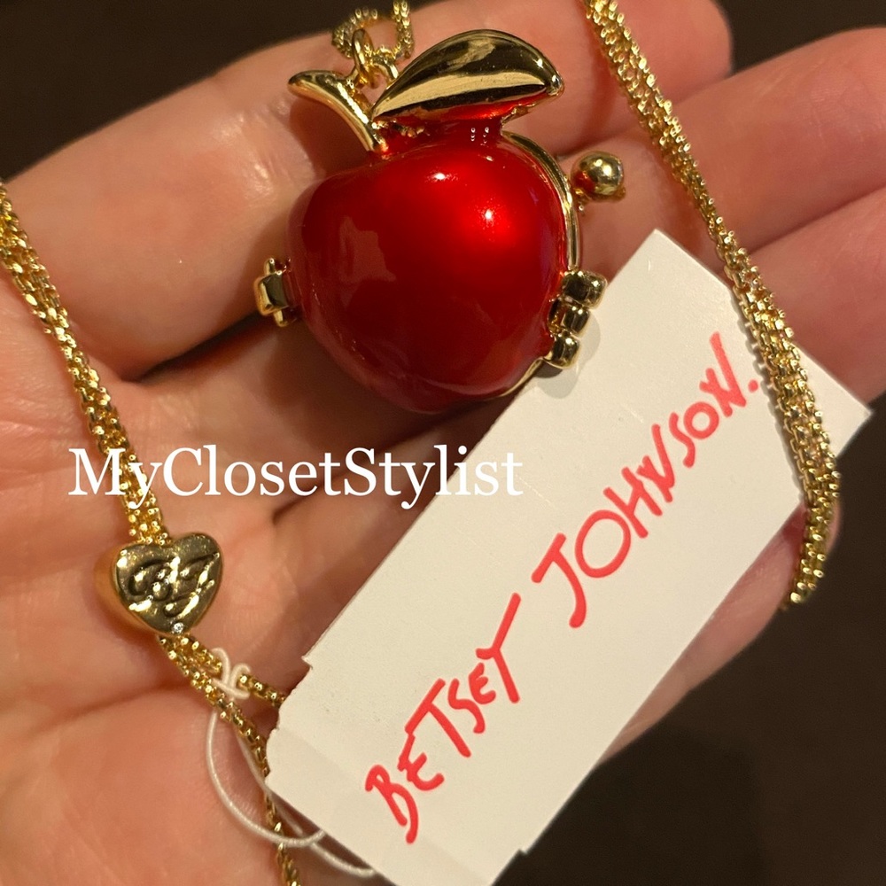 BETSEY JOHNSON NYC Red Apple Locket Necklace! New NWT New York apple